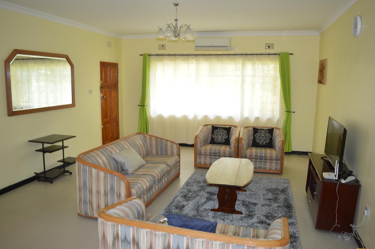 Отель Kasuda House - Rent The Entire House Лусака Экстерьер фото